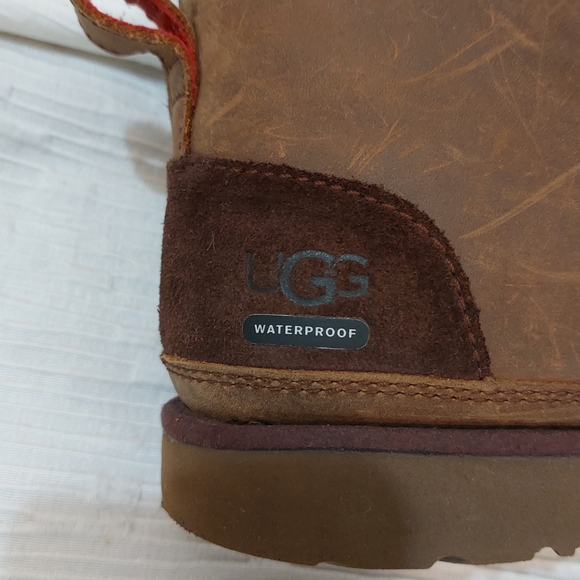 UGG Brown Kids Boots with Red Laces - Picture 7 of 9